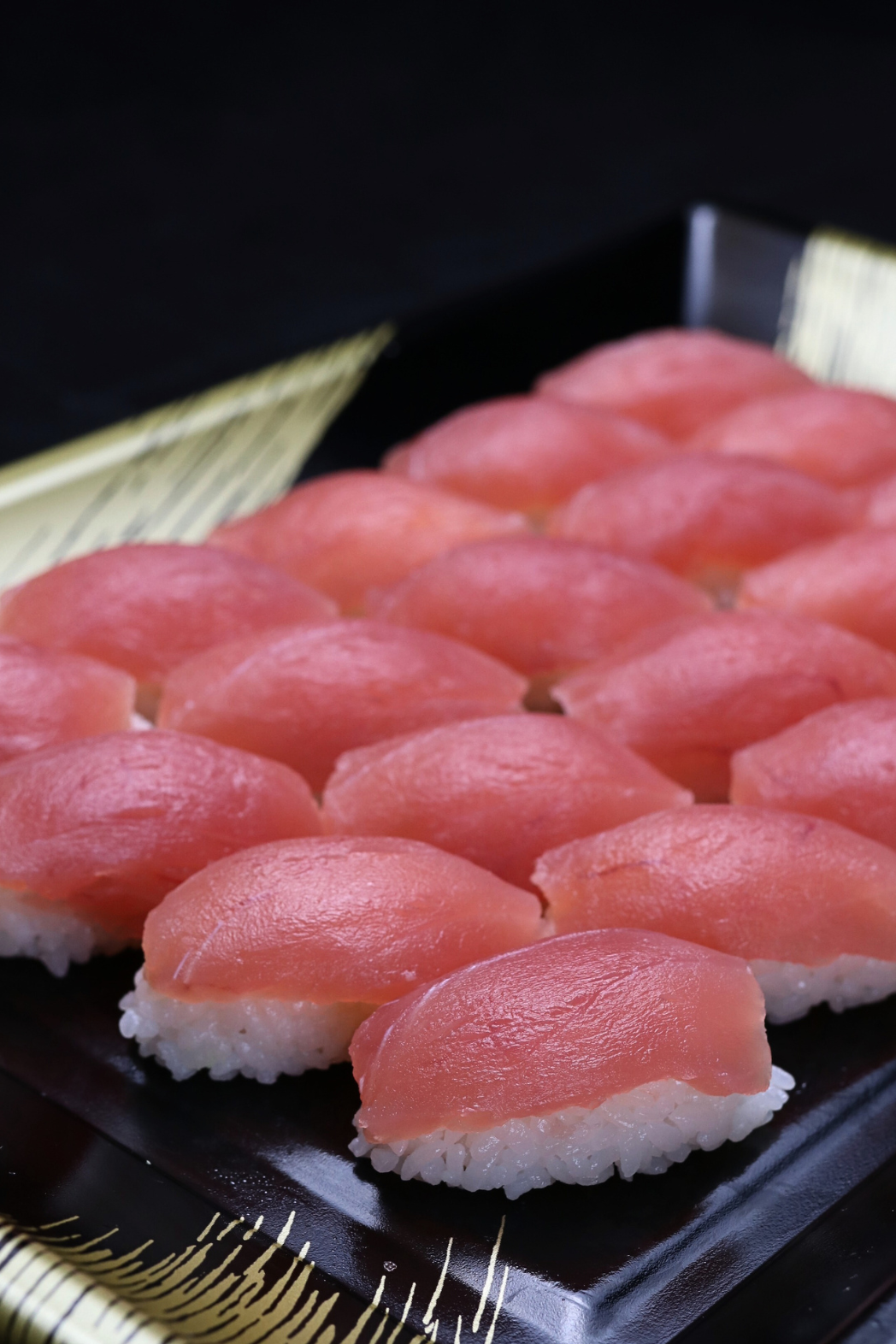 Maguro Sushi Platter (20 PCS)