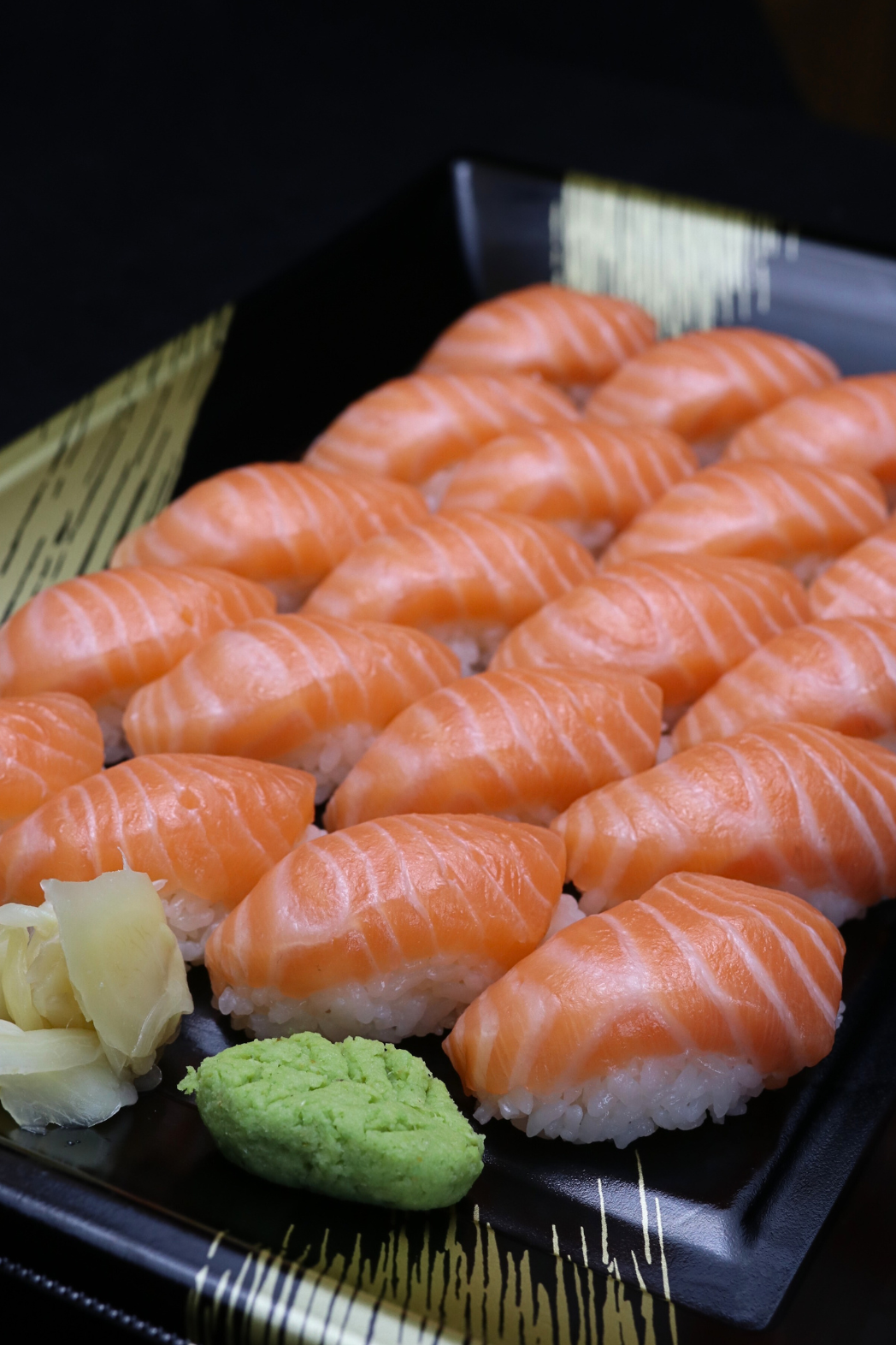 Salmon Sushi (20 PCS)